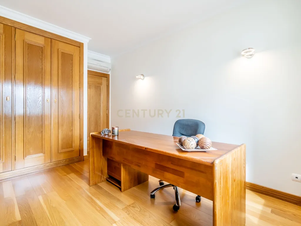 Apartamento T4 na Avenida 5 de Outubro - Faro - Image 12