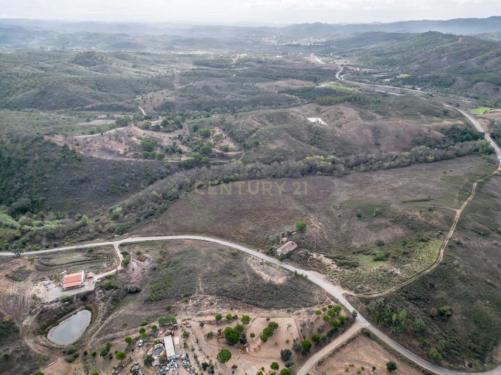 Moradia de 136 m2 para reabilitar em lote urbano de 960m2 num terreno total de 9 hectares localizada em São Marcos da Serra - Image 21