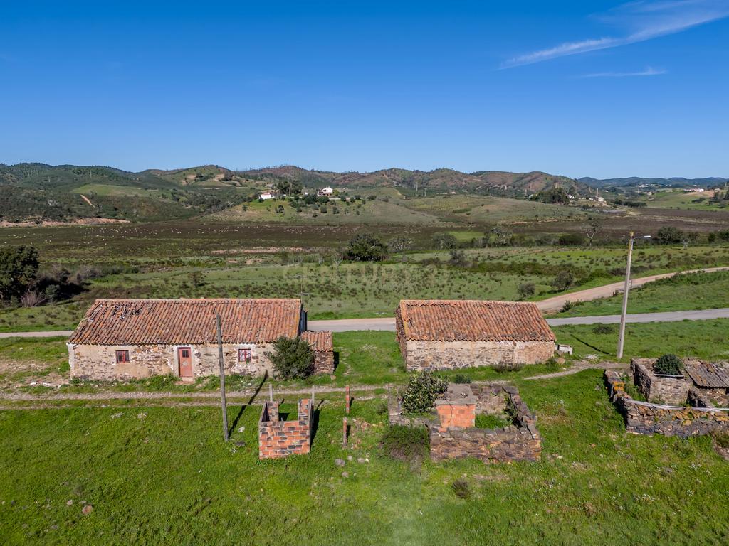 Moradia independente junto á barragem do Odelouca - Image 11
