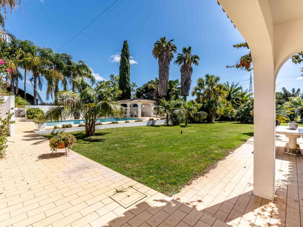 Oásis Privado com Grande Potencial Comercial em Lagoa (Algarve)   - Image 10