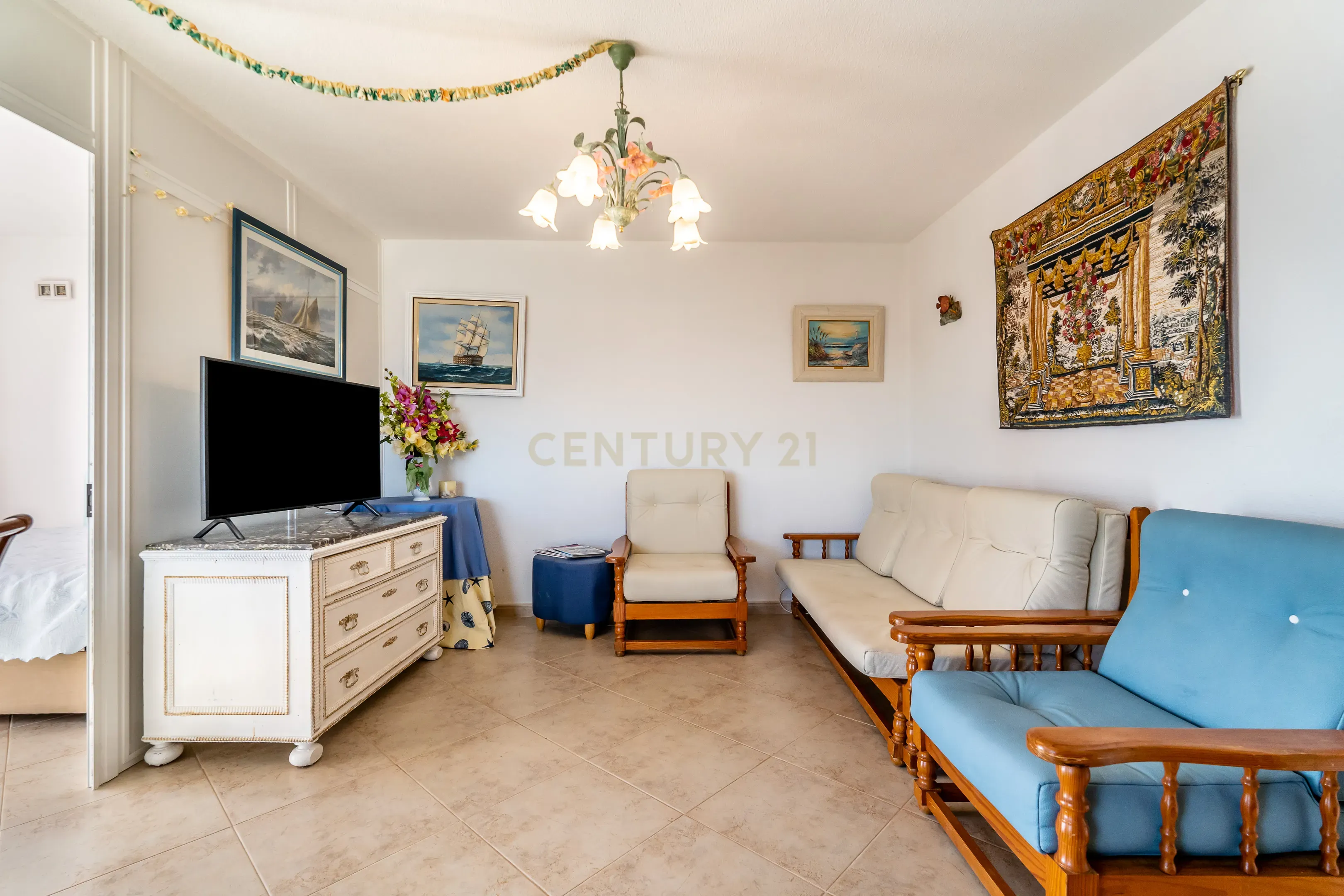 Apartamento T1 | Vista mar | Piscina | Garagem Box | Praia 200mt | Armação de Pera | Algarve - Image 4