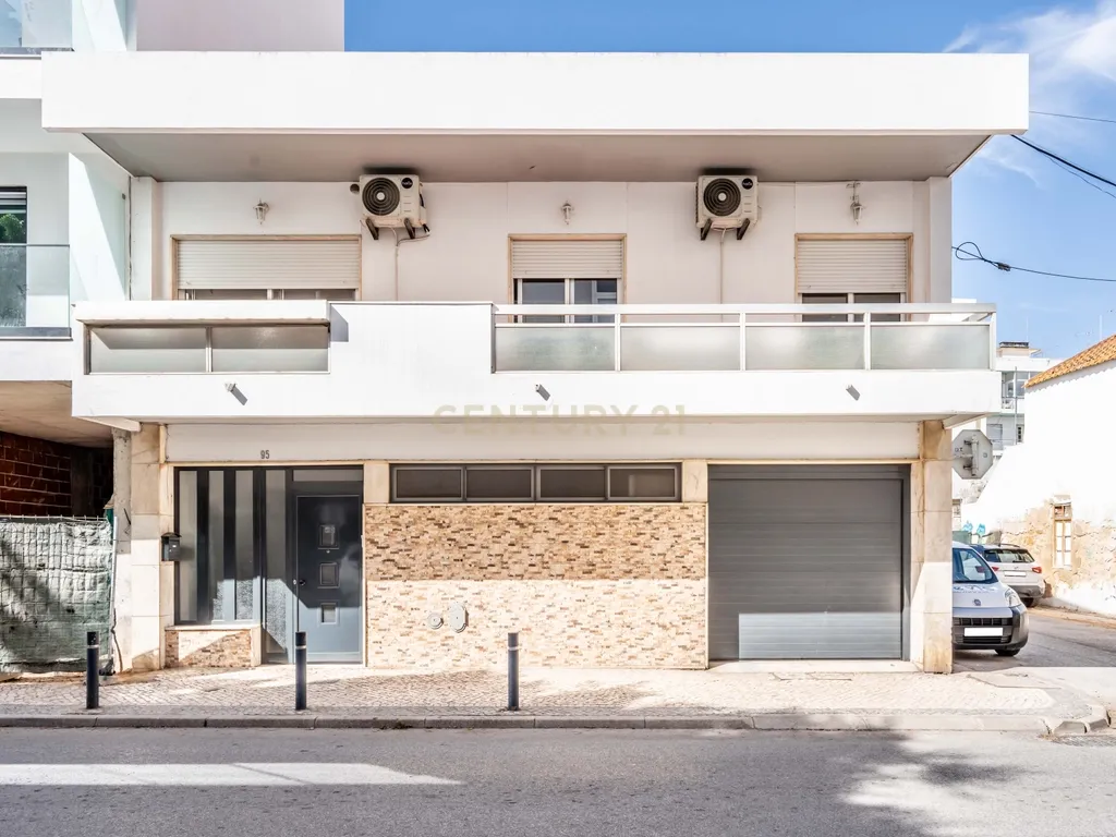 Moradia T6 com Piscina e 2 Anexos em Faro – Totalmente Renovada com Materiais de Alta Qualidade - Image 34