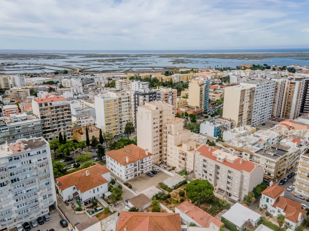 Apartamento T4 na Avenida 5 de Outubro - Faro - Image 48