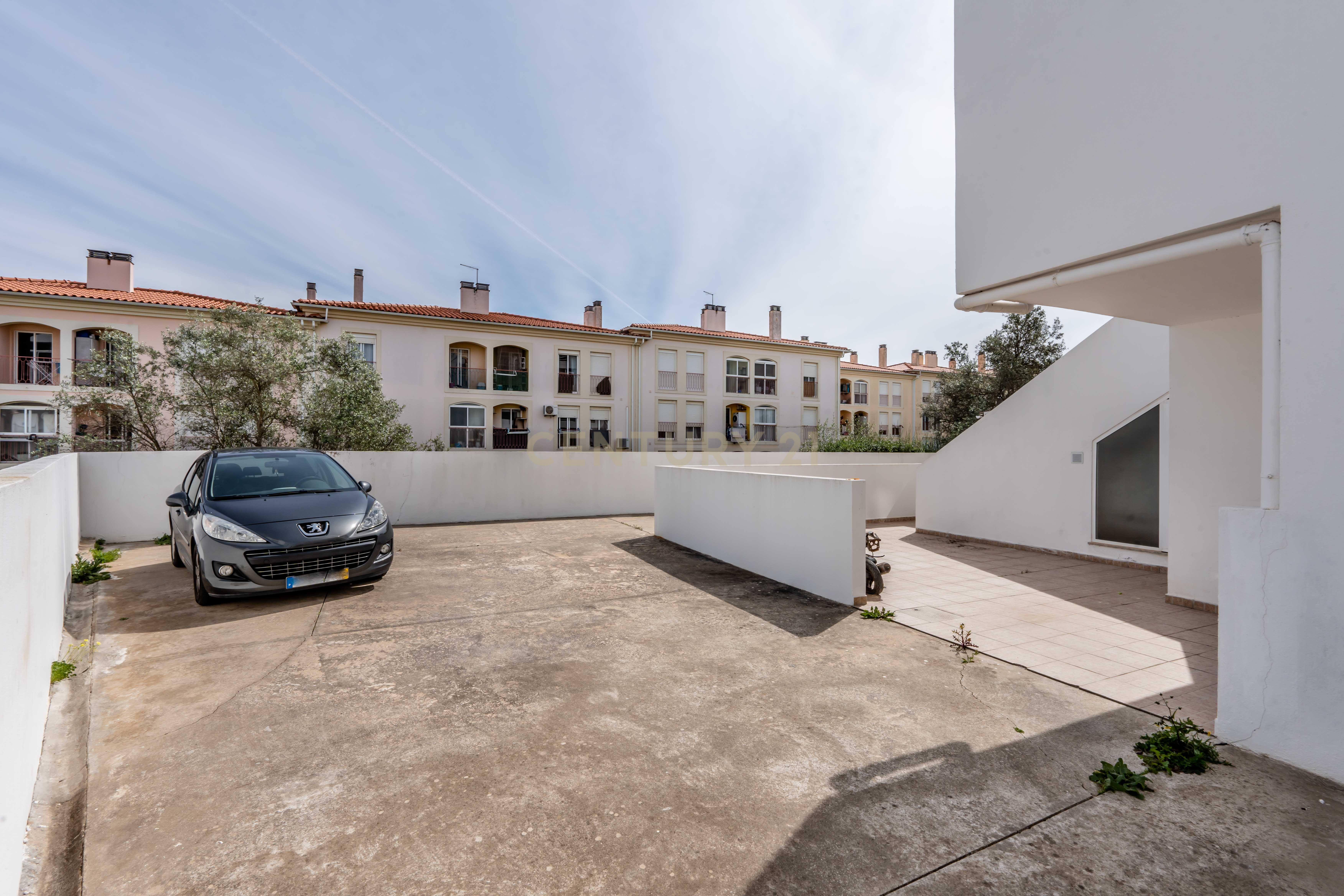 Apartamento T3 com áreas generosas, Garagem em Box, em Portimão - Image 33