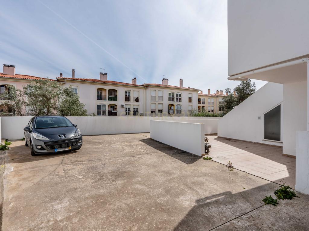 Apartamento T3 com áreas generosas, Garagem em Box, em Portimão - Image 33