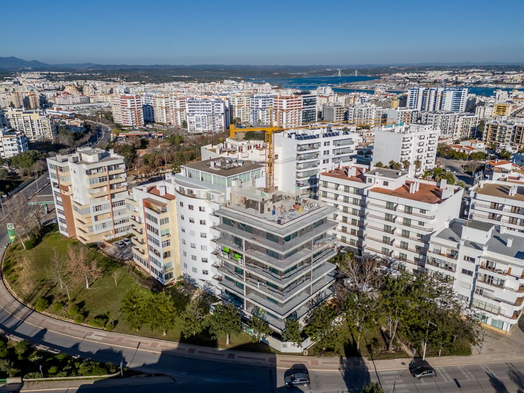 🏡 DOMUS LUX RESIDENCE – A ELEGÂNCIA DE VIVER EM PORTIMÃO (T2 5º Drt.) - Image 5