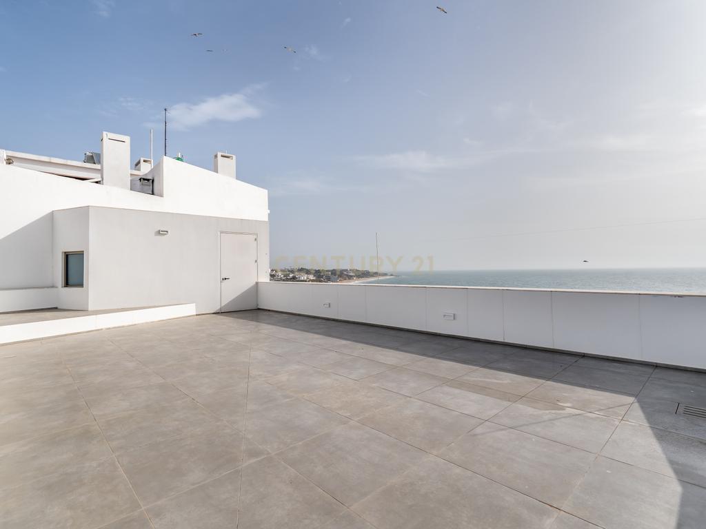 Moradia em Frente ao Mar com piscina, e grandes espaços exteriores. - Image 42