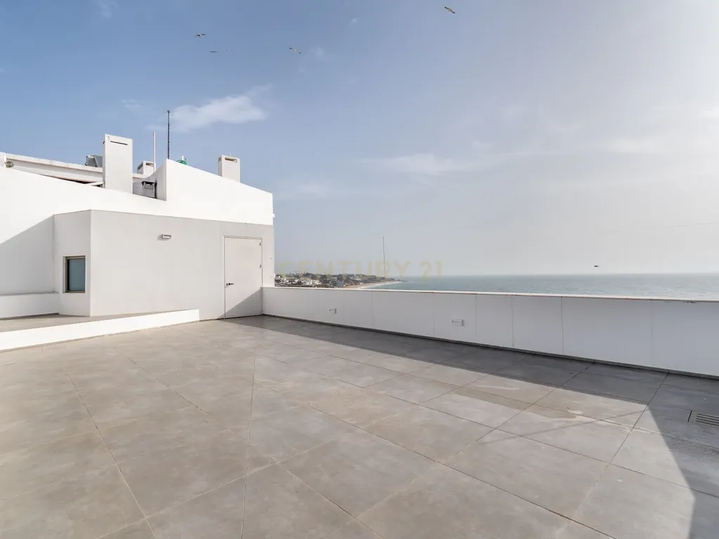 Moradia em Frente ao Mar com piscina, e grandes espaços exteriores. - Image 42