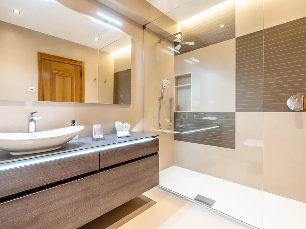 Apartamento T4 na Avenida 5 de Outubro - Faro - Image 13