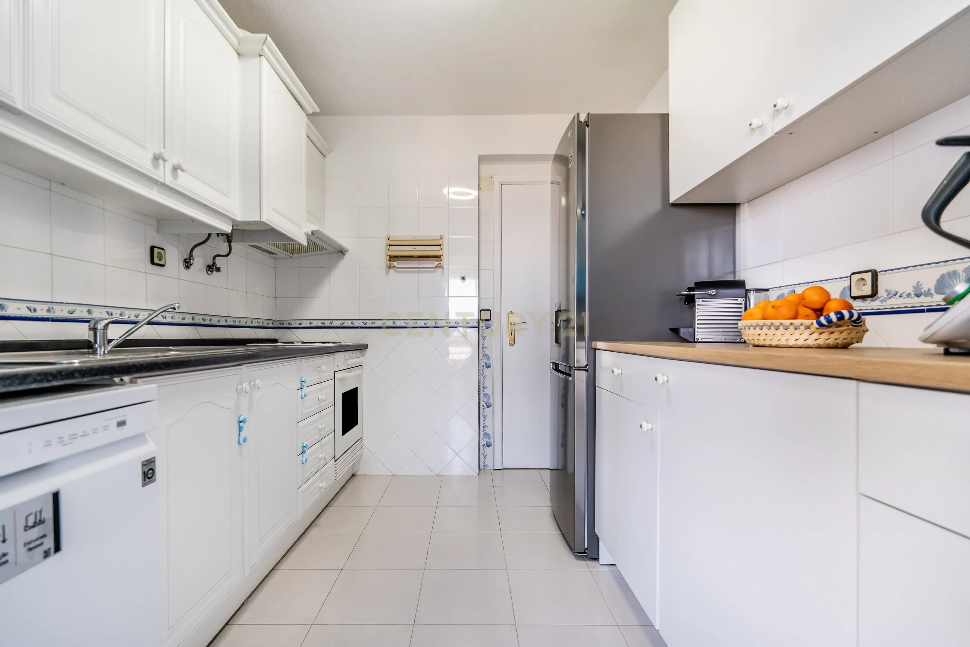 Apartamento T1 | Vista mar | Piscina | Garagem Box | Praia 200mt | Armação de Pera | Algarve - Image 22