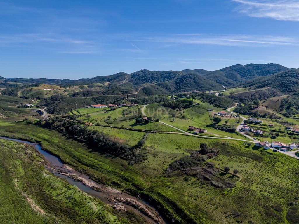 Moradia independente junto á barragem do Odelouca - Image 32