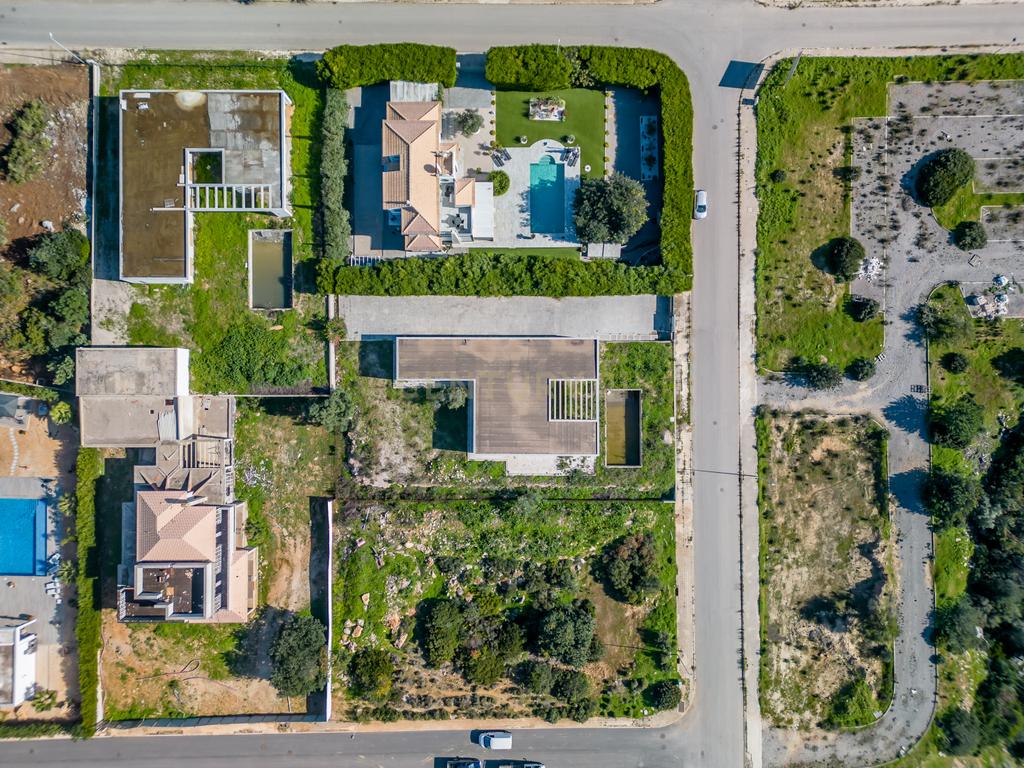 Terreno com moradia contemporânea para terminar - Urbanização Cerro Azul, Quelfes - Image 37