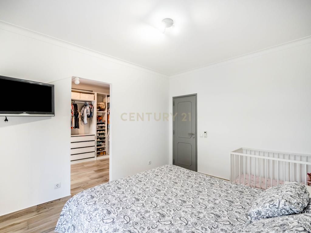 Moradia T6 com Piscina e 2 Anexos em Faro – Totalmente Renovada com Materiais de Alta Qualidade - Image 22