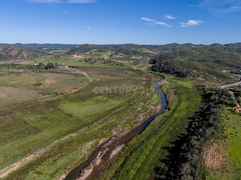 Moradia independente junto á barragem do Odelouca - Image 36