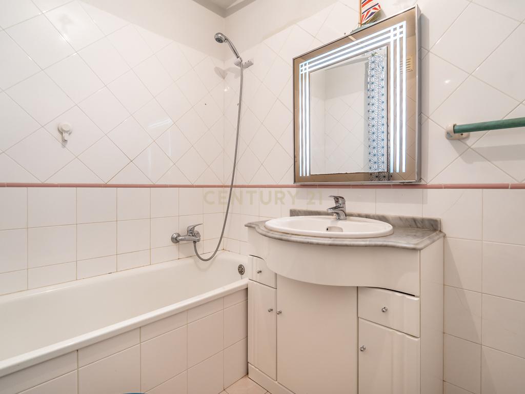 Apartamento T1 | Vista mar | Piscina | Garagem Box | Praia 200mt | Armação de Pera | Algarve - Image 20