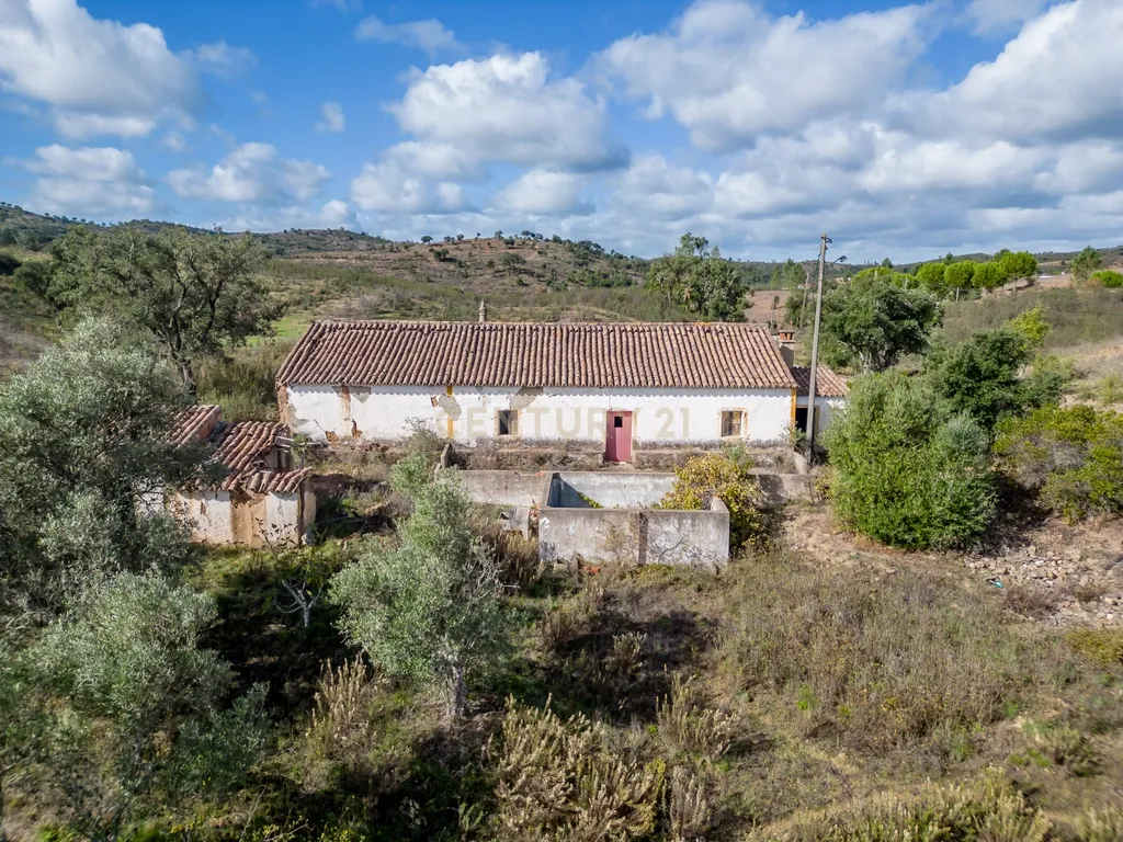 Moradia de 136 m2 para reabilitar em lote urbano de 960m2 num terreno total de 9 hectares localizada em São Marcos da Serra - Image 33