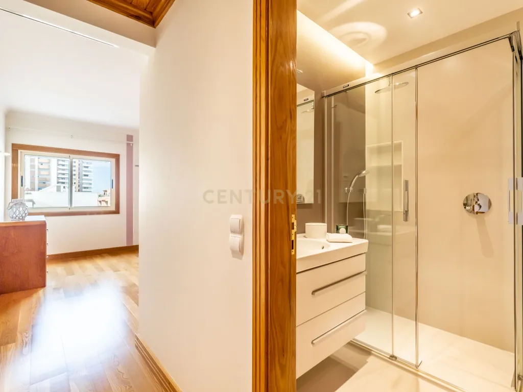 Apartamento T4 na Avenida 5 de Outubro - Faro - Image 23