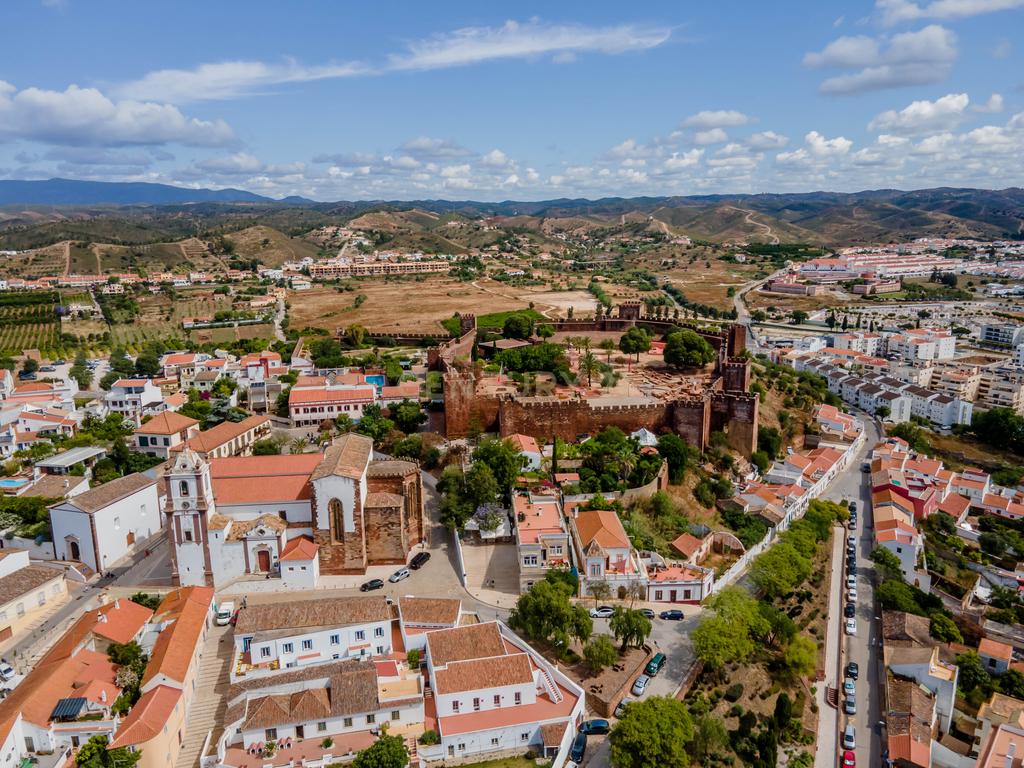Moradia térrea para renovar com vista para o Castelo de Silves - Image 18