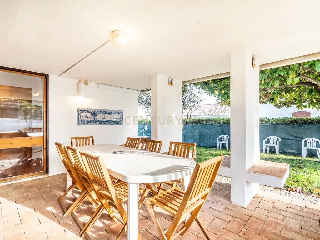 Moradia Isolada C/piscina e jardim - Image 11