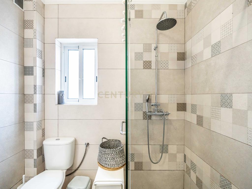 Moradia T6 com Piscina e 2 Anexos em Faro – Totalmente Renovada com Materiais de Alta Qualidade - Image 27