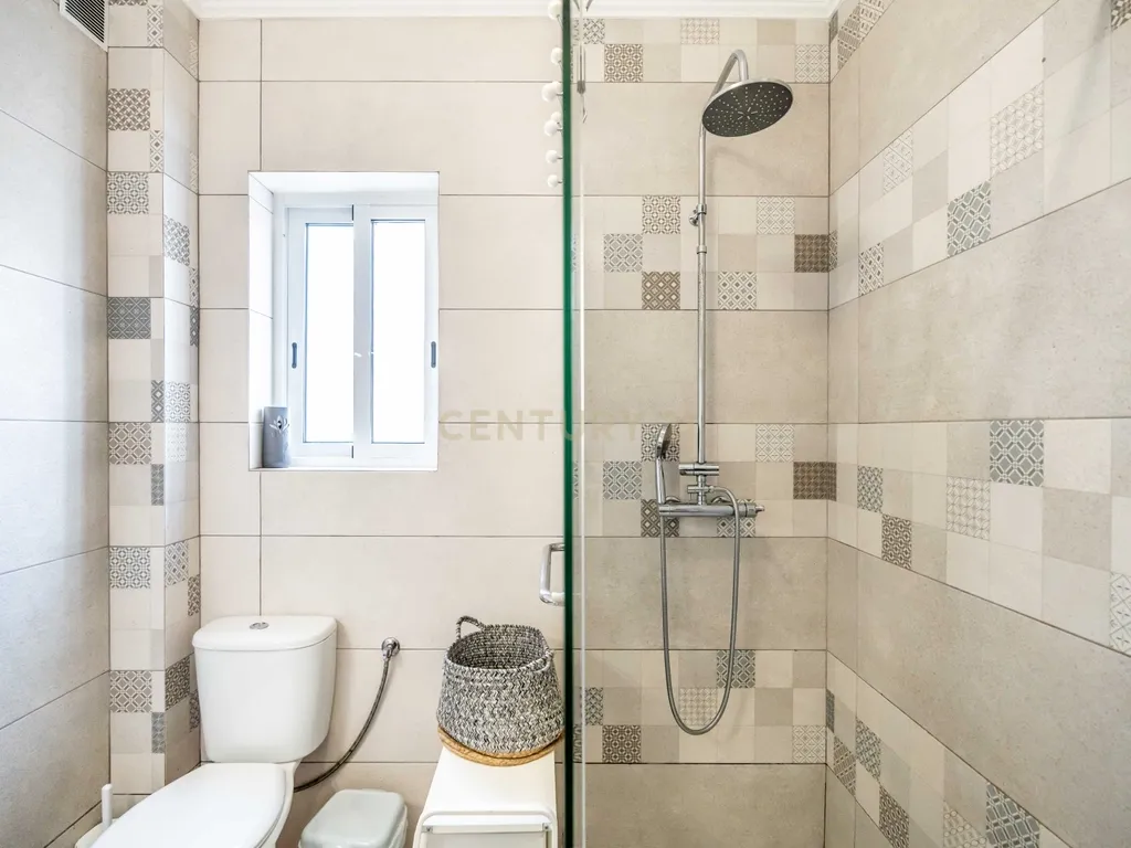 Moradia T6 com Piscina e 2 Anexos em Faro – Totalmente Renovada com Materiais de Alta Qualidade - Image 27