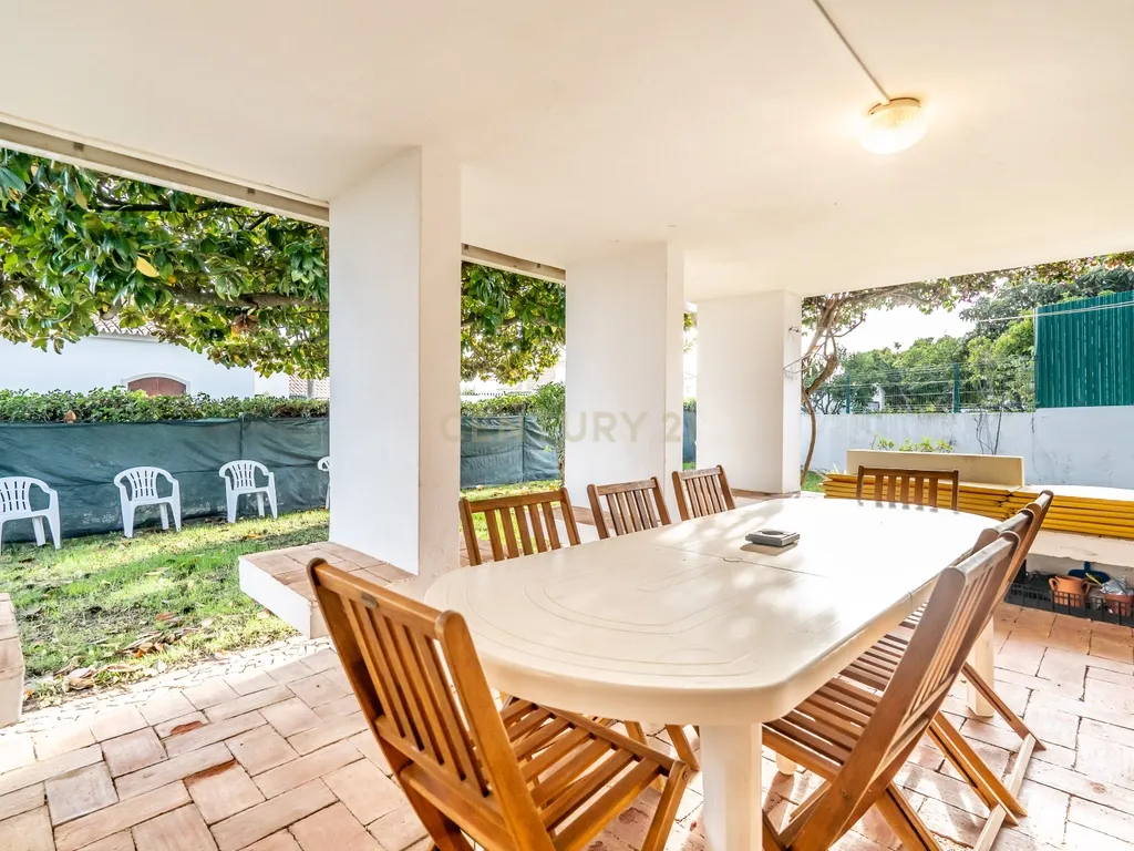 Moradia Isolada C/piscina e jardim - Image 10