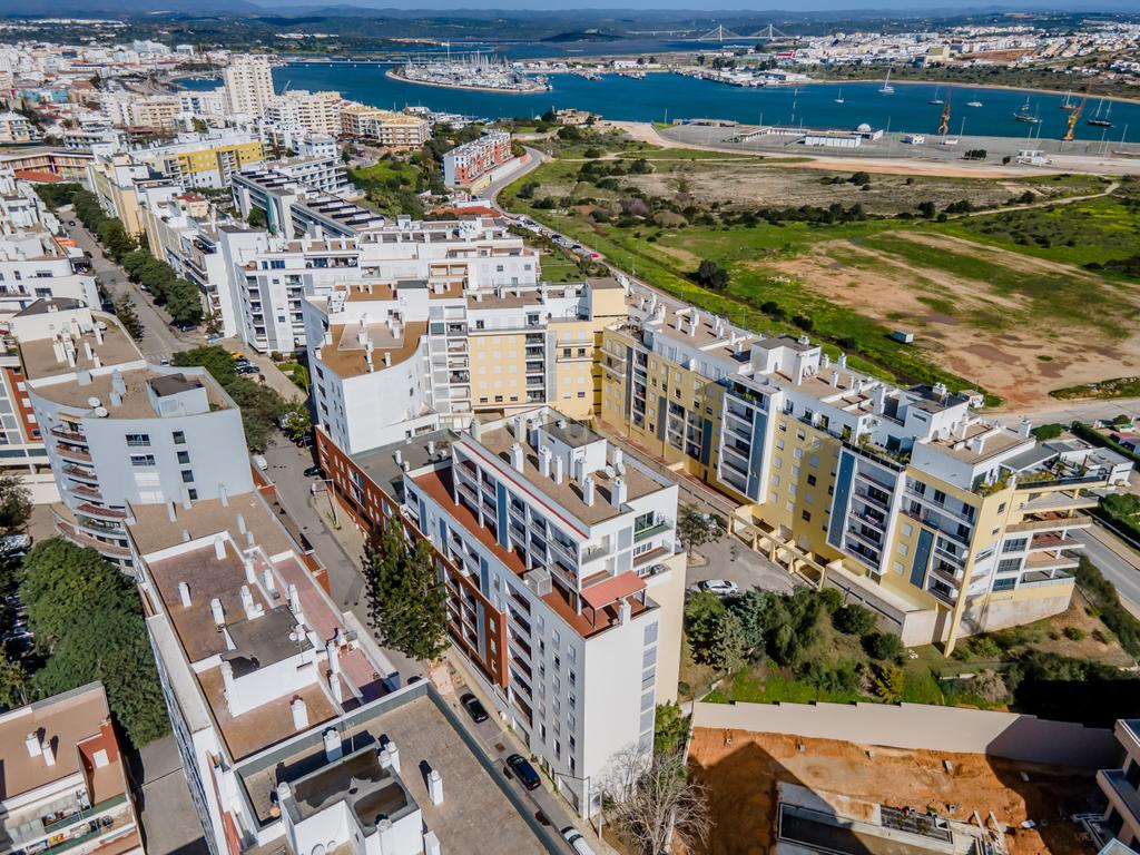 Espaçoso T3 na Encosta da Marina em Portimão - Image 40