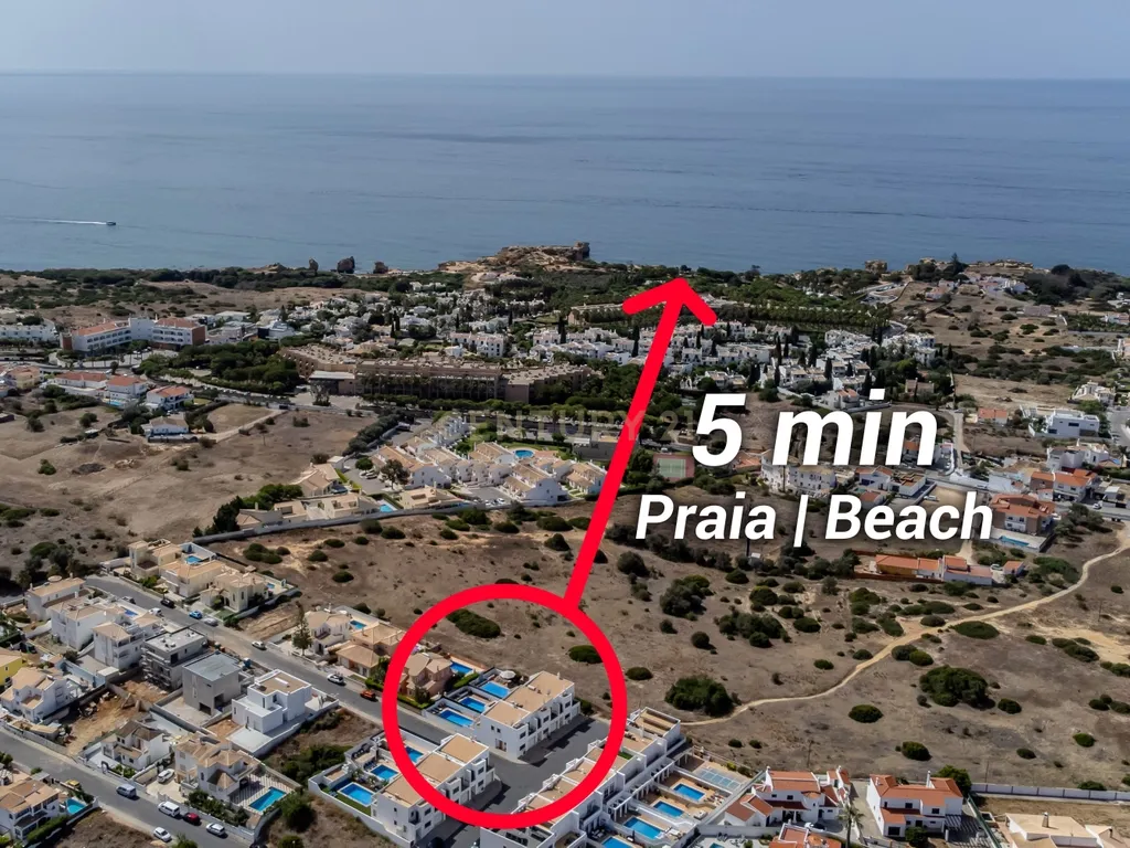 Moradia T3 com possibilidade de AL em São Rafael, Albufeira - Image 1