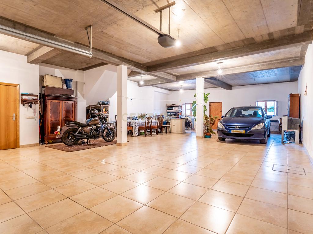 Moradia T4 | S.B. Messines | Garagem | Varandas - Image 4