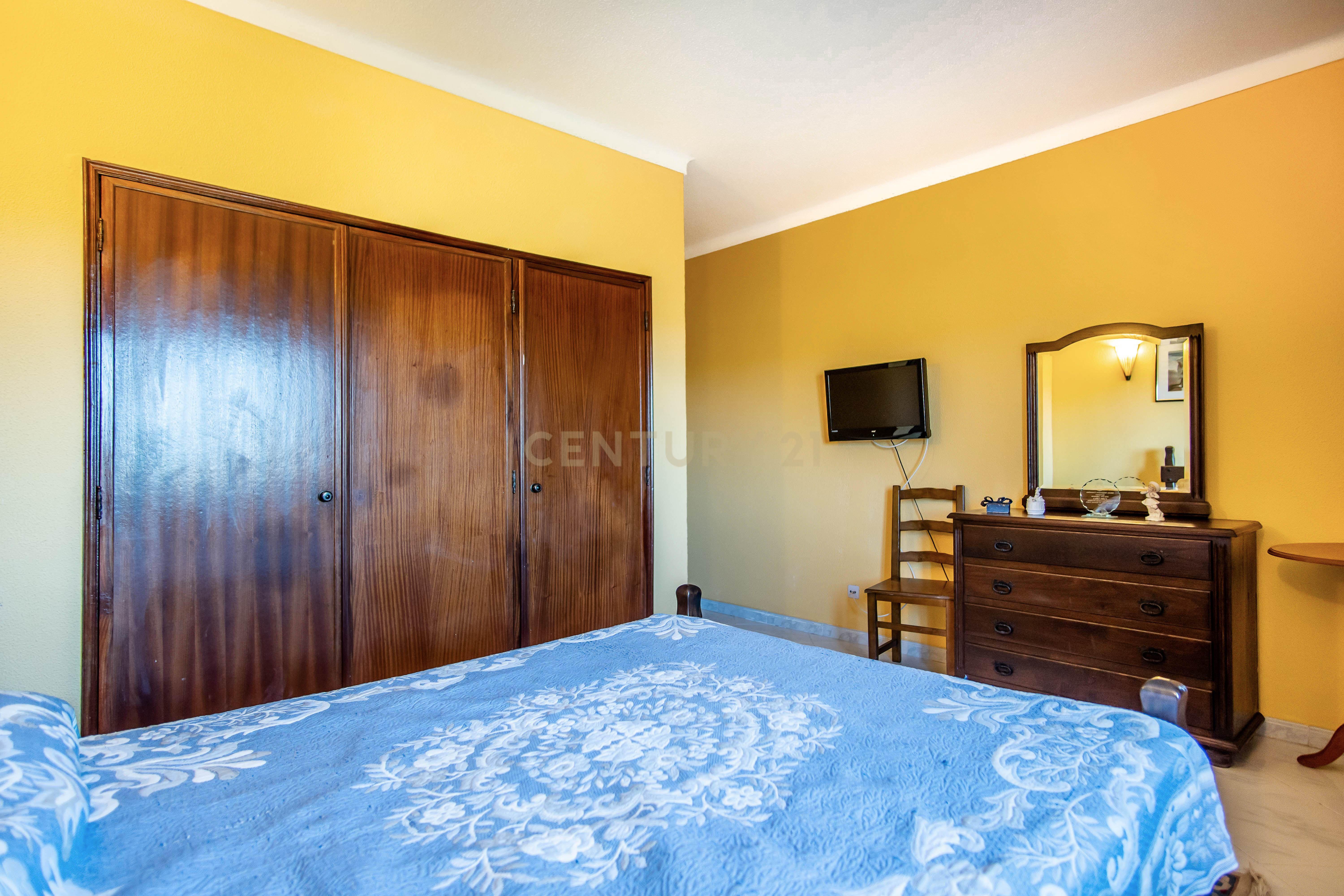 Espaçosa Moradia T3 + 2 com Garagem Localizada na Bela Vista perto de Ferragudo(TEMPORÁRIAMENTE INDISPONÍVEL PARA VISITAS) - Image 17