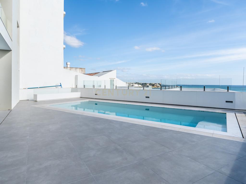 Moradia em Frente ao Mar com piscina, e grandes espaços exteriores. - Image 4