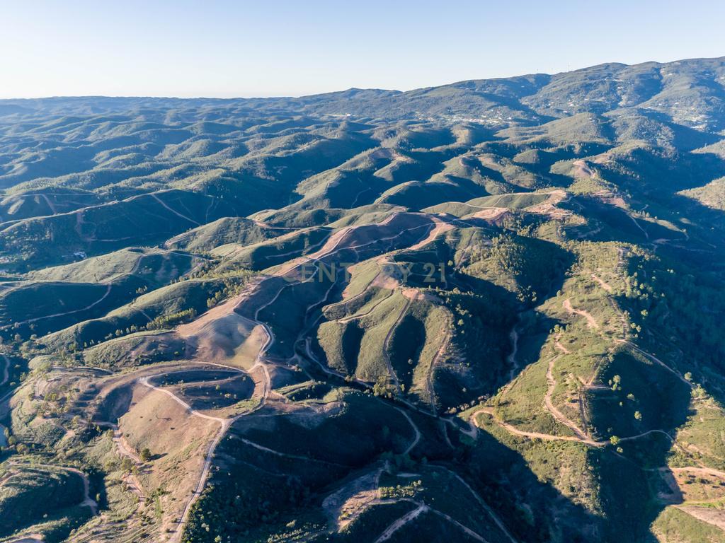 Terreno Rústico de 21 Hectares em Monchique - Image 16