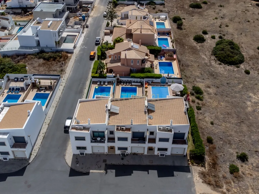 Moradia T3 com possibilidade de AL em São Rafael, Albufeira - Image 40
