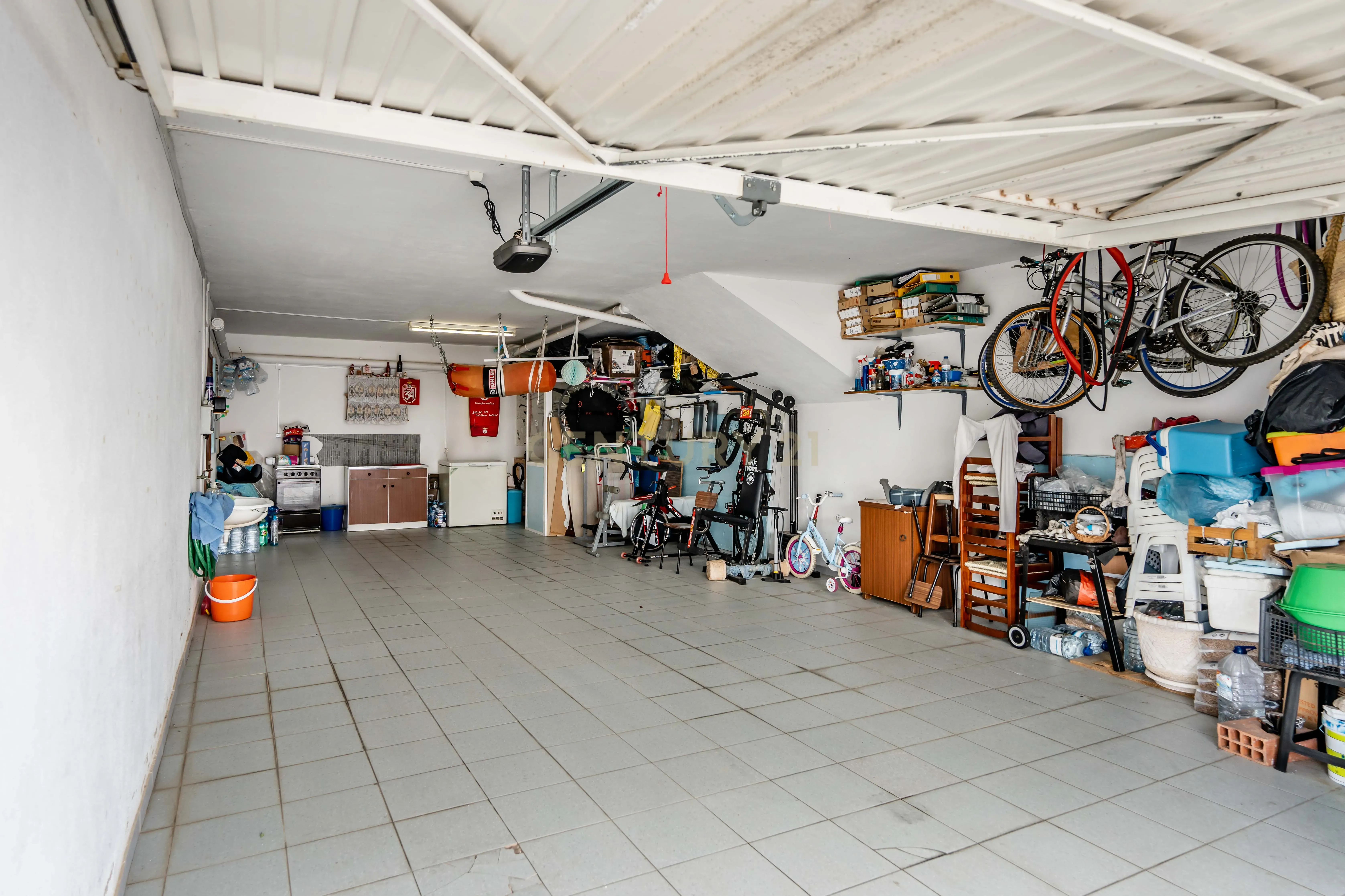 Apartamento T3 com áreas generosas, Garagem em Box, em Portimão - Image 27