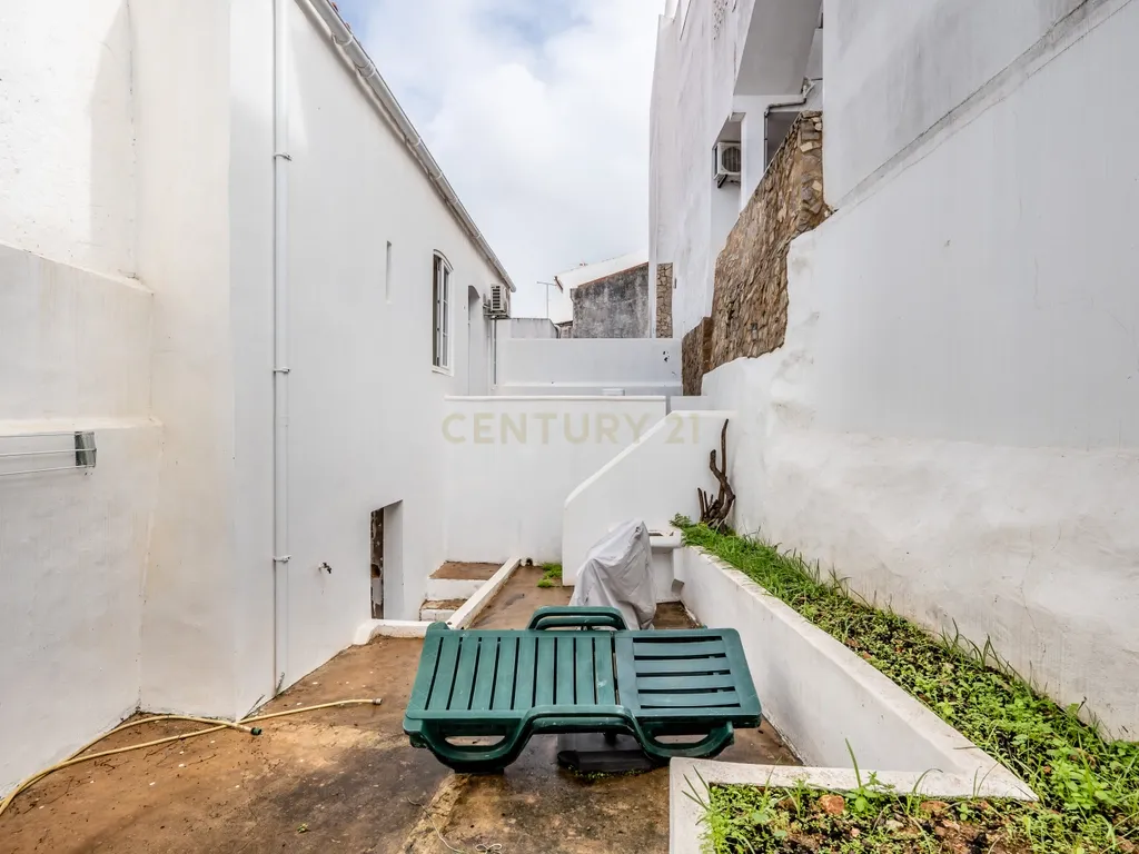 Casa Bicentenária no centro de Ferragudo, Algarve, para Venda, ideal quem procura o charme desta vila pitoresca - Image 9