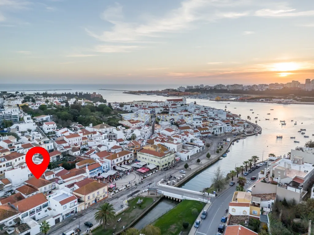 Casa Bicentenária no centro de Ferragudo, Algarve, para Venda, ideal quem procura o charme desta vila pitoresca - Image 30