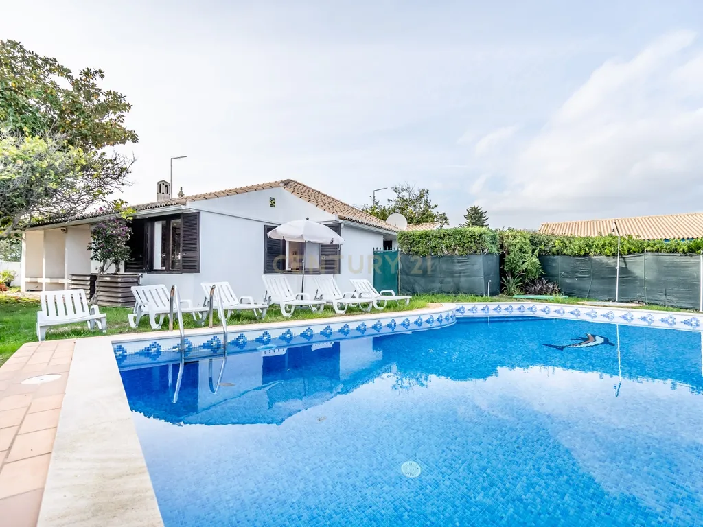 Moradia Isolada C/piscina e jardim - Image 2