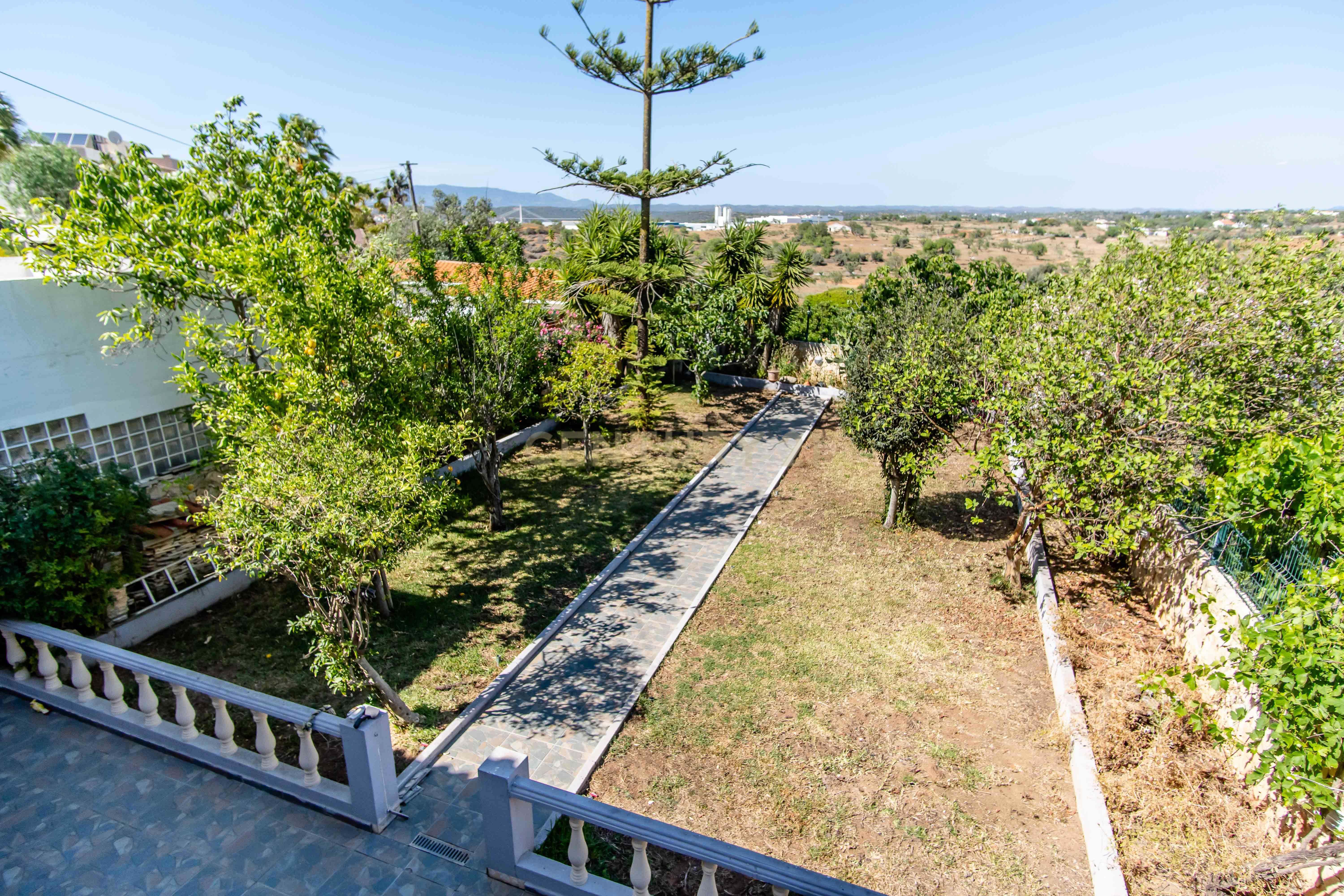 Espaçosa Moradia T3 + 2 com Garagem Localizada na Bela Vista perto de Ferragudo(TEMPORÁRIAMENTE INDISPONÍVEL PARA VISITAS) - Image 19