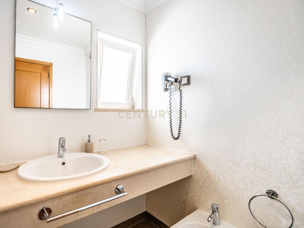 Guesthouse em Pleno Funcionamento no Coração de Portimão - Image 31