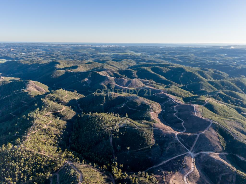 Terreno Rústico de 21 Hectares em Monchique - Image 18