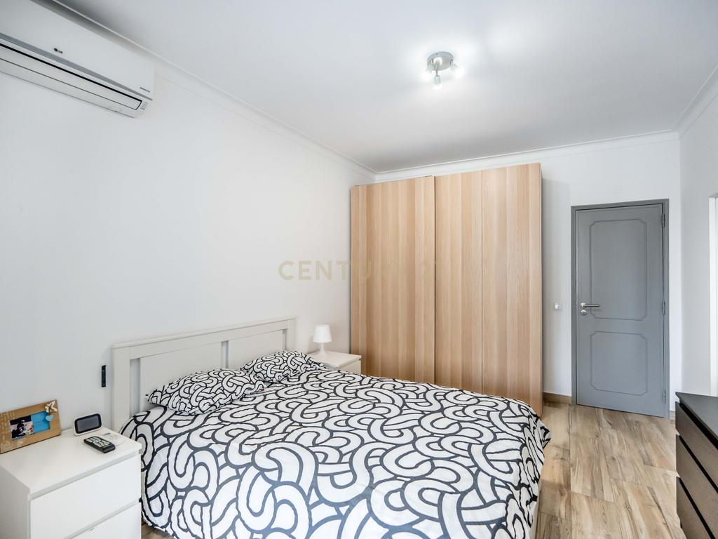 Moradia T6 com Piscina e 2 Anexos em Faro – Totalmente Renovada com Materiais de Alta Qualidade - Image 30