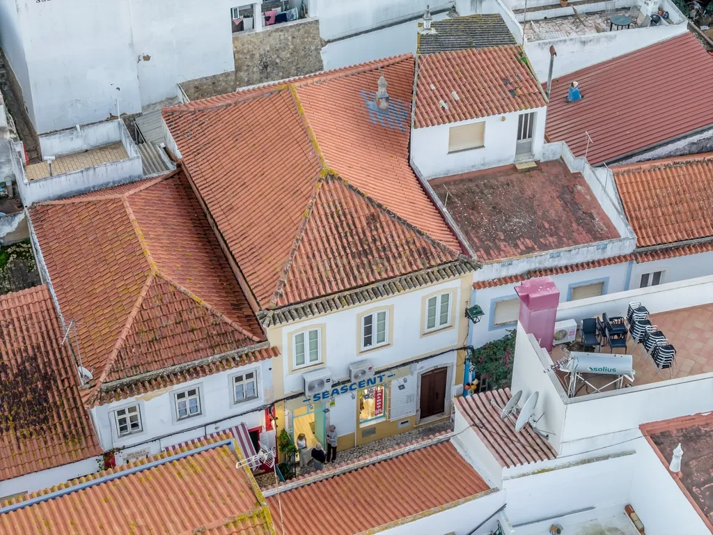 Casa Bicentenária no centro de Ferragudo, Algarve, para Venda, ideal quem procura o charme desta vila pitoresca - Image 21