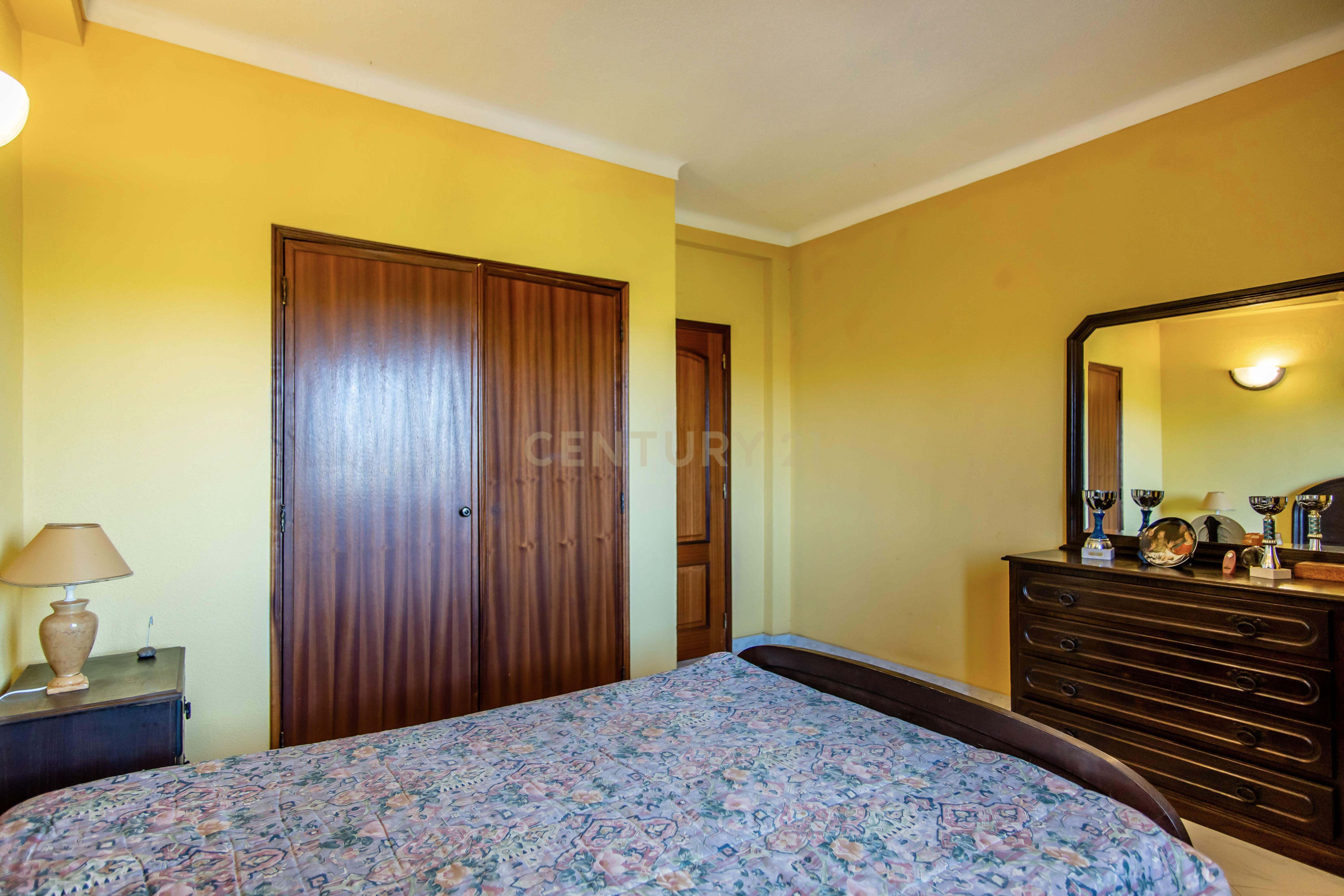 Espaçosa Moradia T3 + 2 com Garagem Localizada na Bela Vista perto de Ferragudo(TEMPORÁRIAMENTE INDISPONÍVEL PARA VISITAS) - Image 21