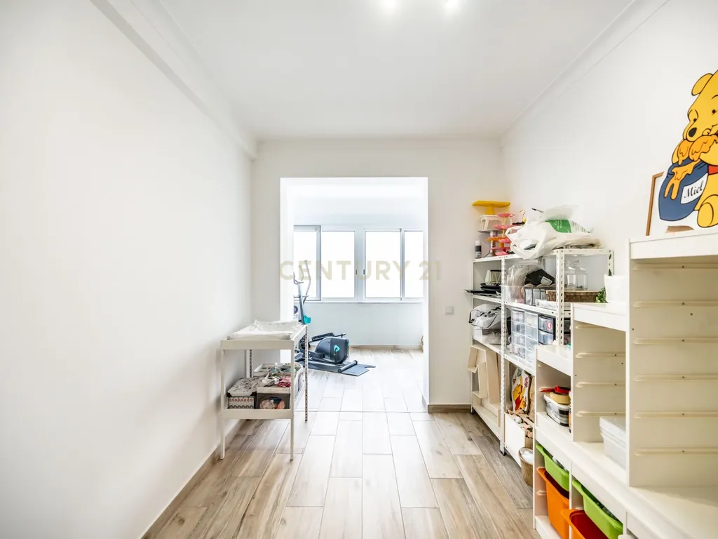Moradia T6 com Piscina e 2 Anexos em Faro – Totalmente Renovada com Materiais de Alta Qualidade - Image 31