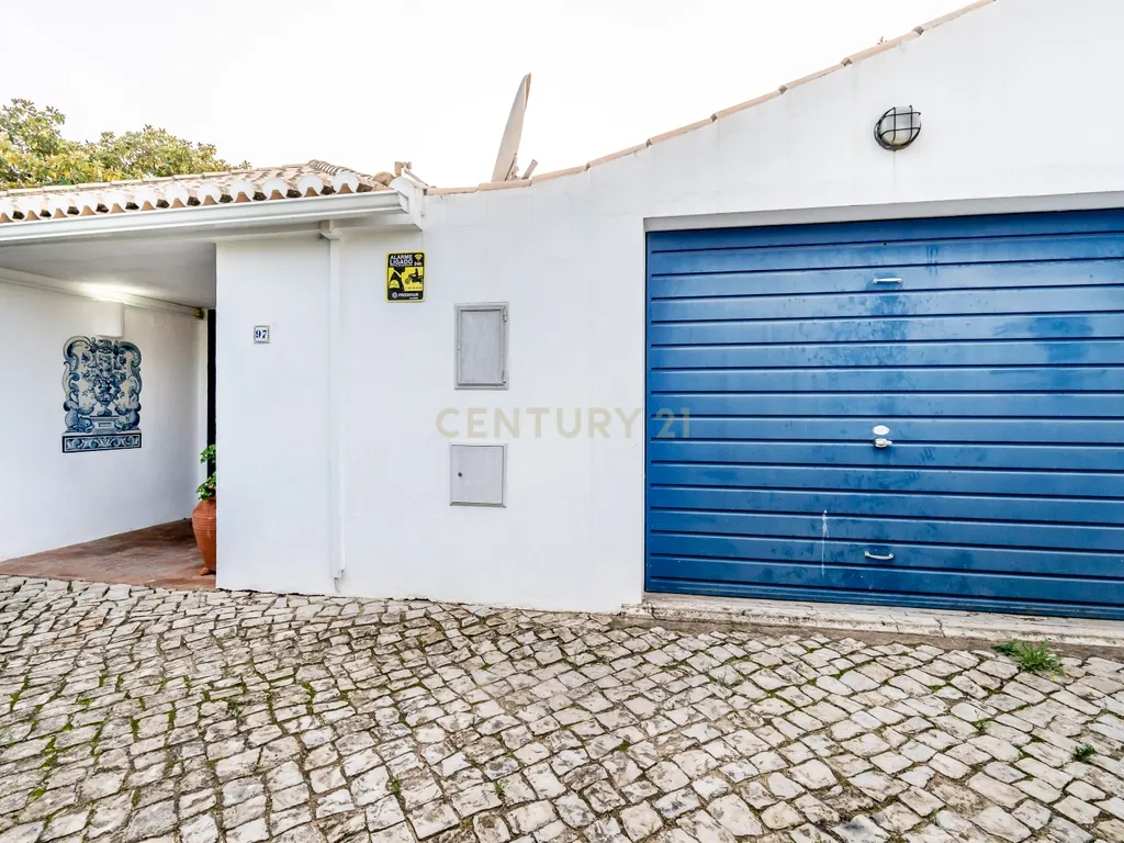 Moradia Isolada C/piscina e jardim - Image 28