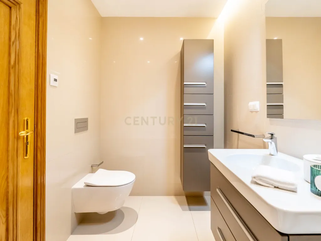 Apartamento T4 na Avenida 5 de Outubro - Faro - Image 21