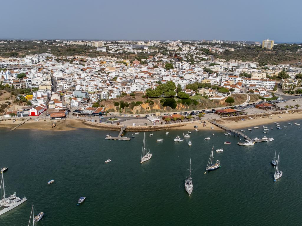 Moradia T4 em Alvor - Image 1