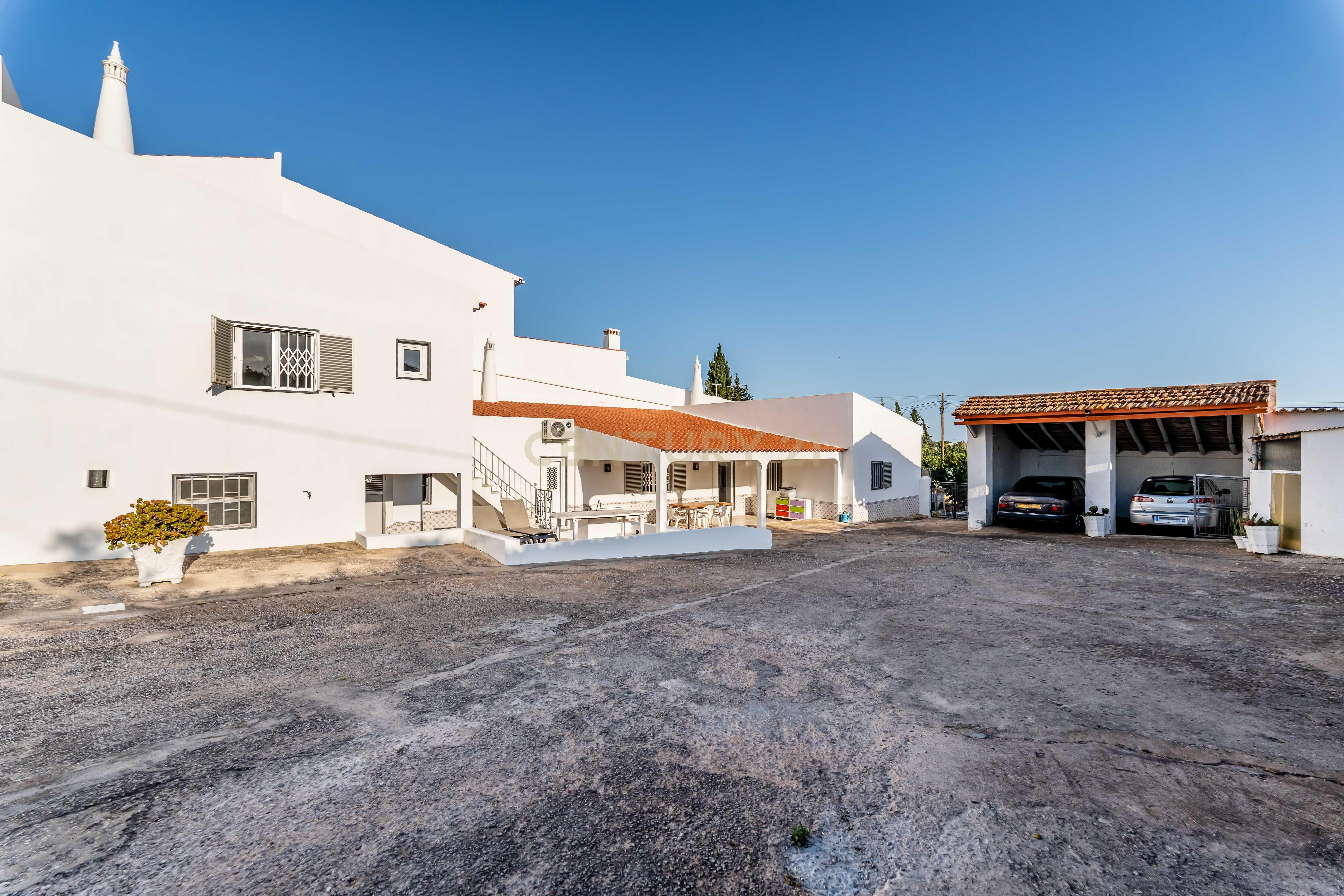 Moradia Bi-familiar com Terreno e Estacionamento Privado, Albufeira - Image 38
