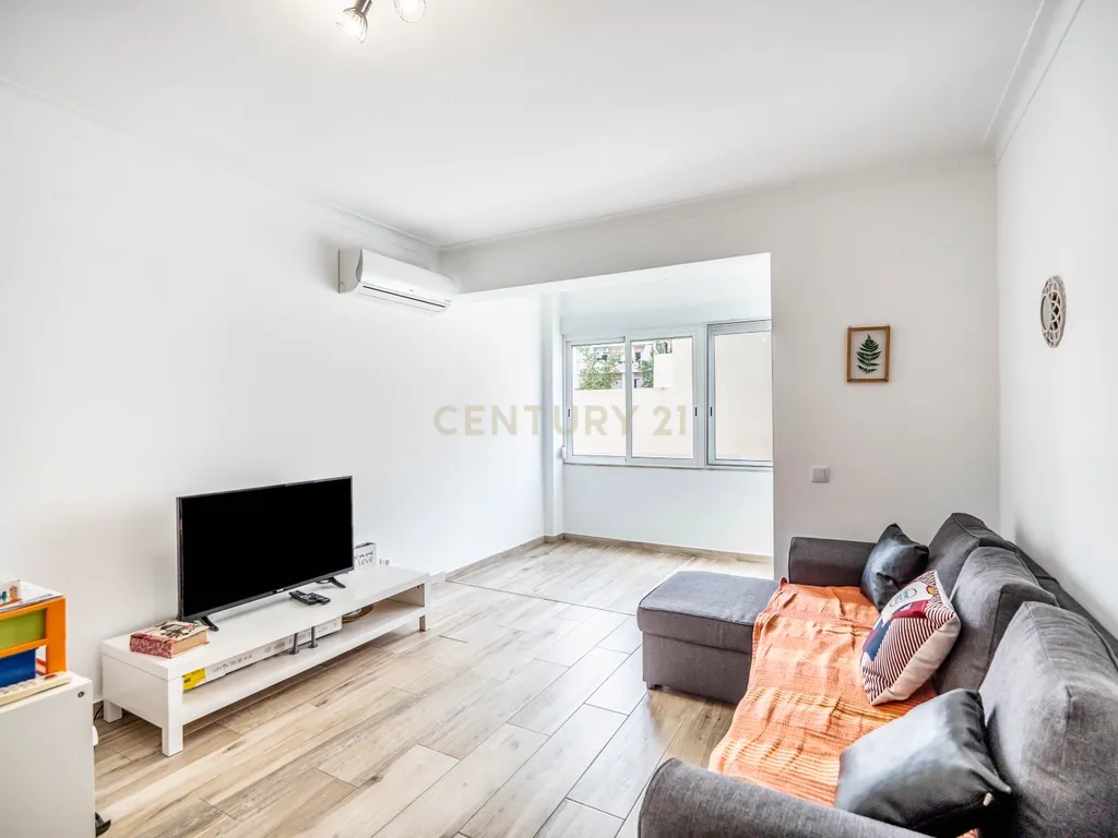 Moradia T6 com Piscina e 2 Anexos em Faro – Totalmente Renovada com Materiais de Alta Qualidade - Image 32