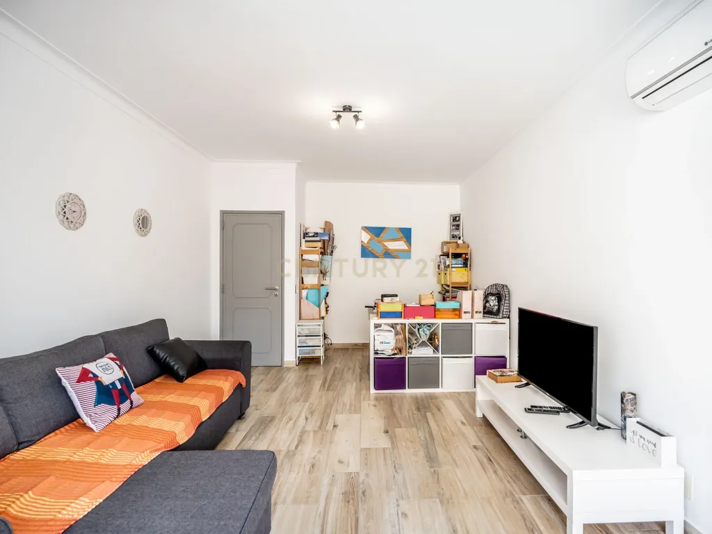Moradia T6 com Piscina e 2 Anexos em Faro – Totalmente Renovada com Materiais de Alta Qualidade - Image 33